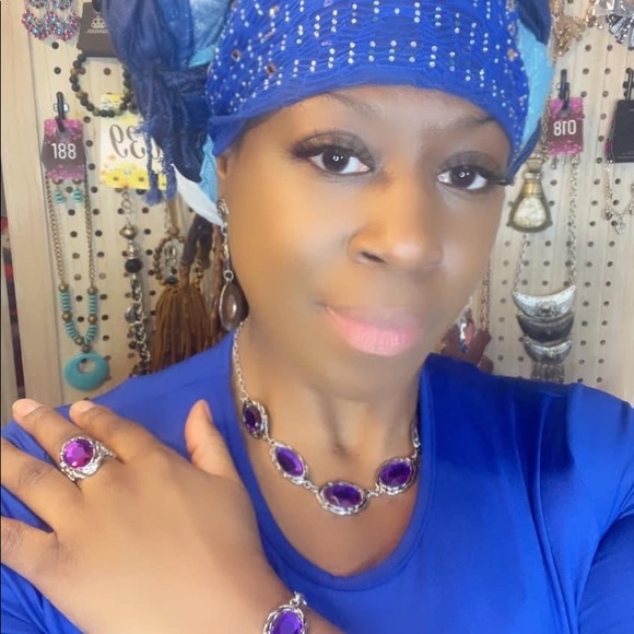 Meet your Posher, Nichole - Picture 6 of 14